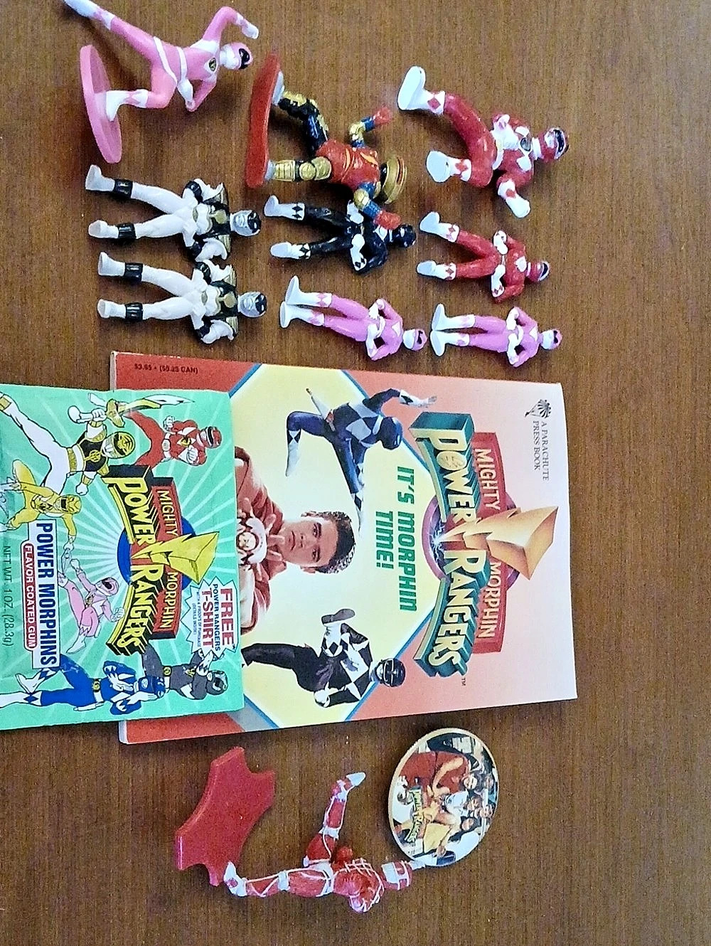 Mighty Morphin Power Rangers Action Figure & Book Lot